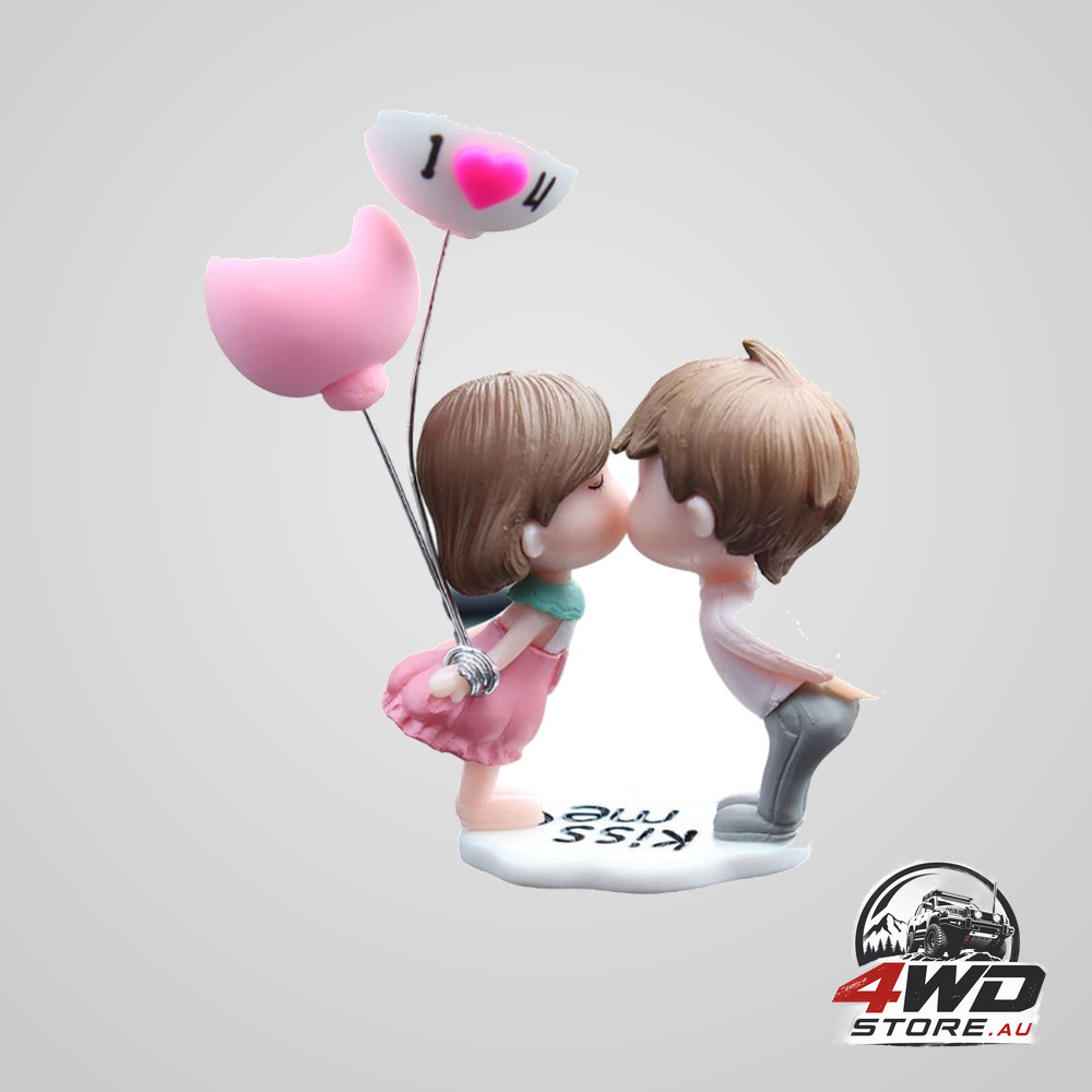 Car couple cute ornaments resin couple doll car interior decoration couple figurines with balloon for car dashboard