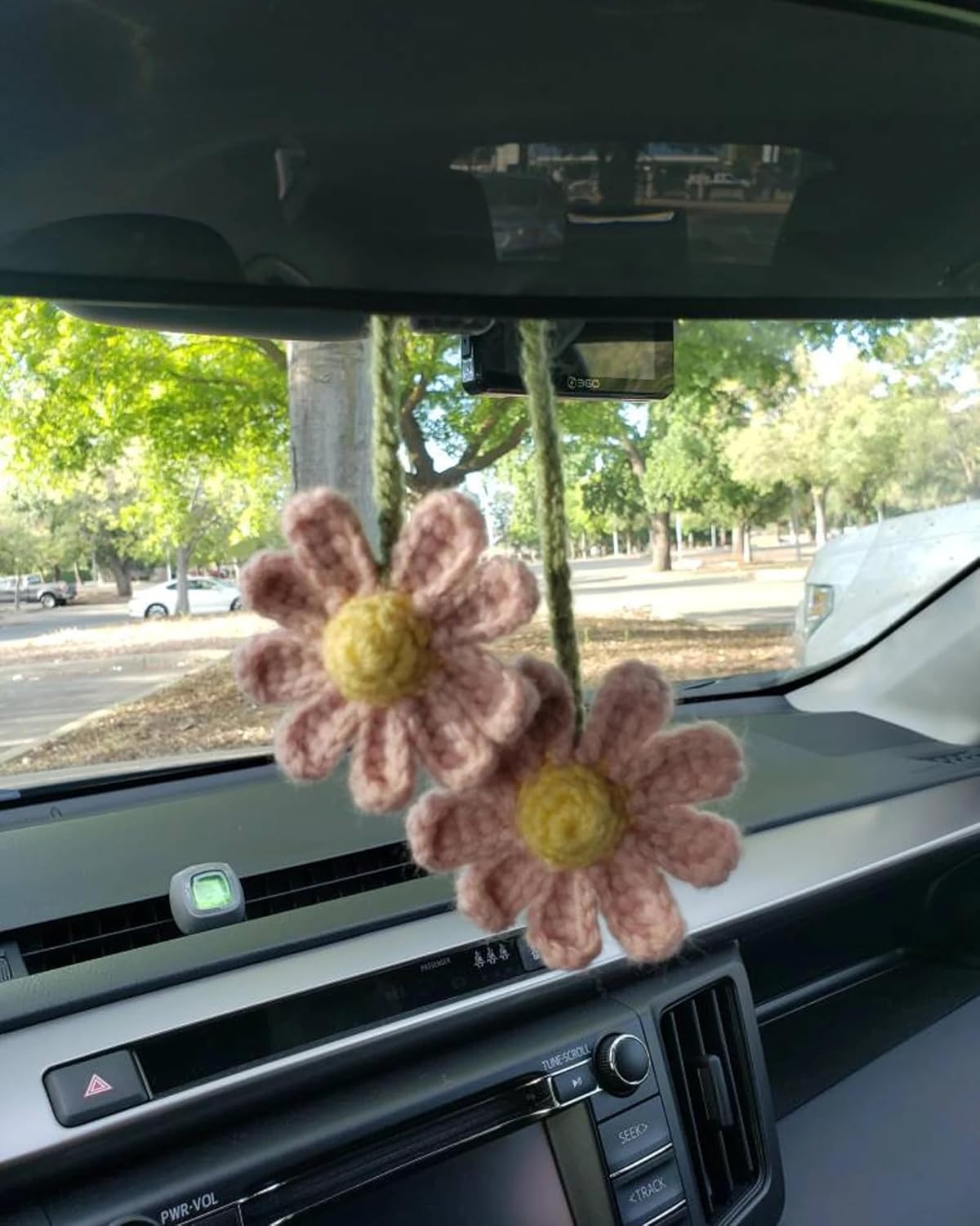 Crochet daisy rearview mirror charm — view 9