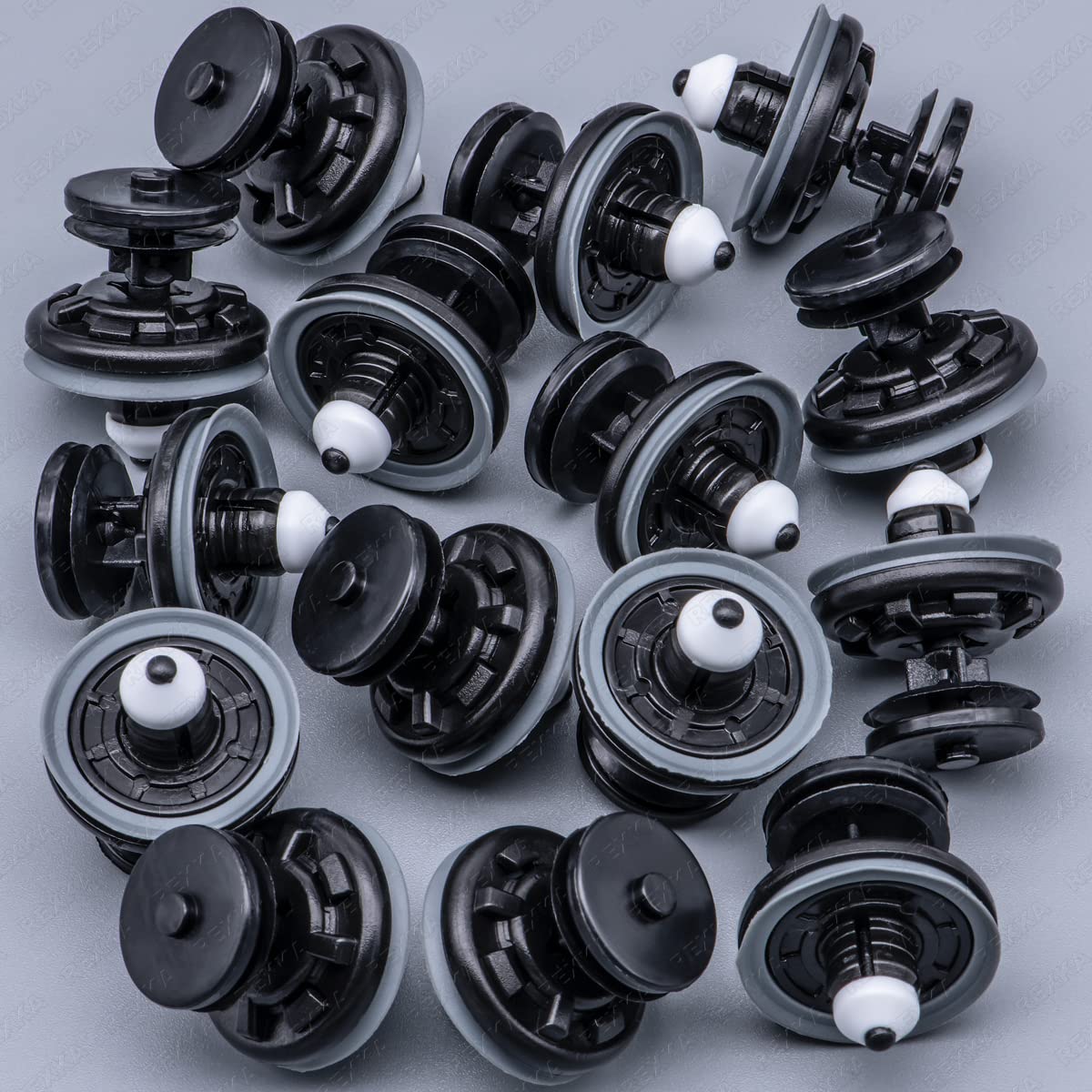 Rexka 15 piece VW Audi door panel clips — view 2
