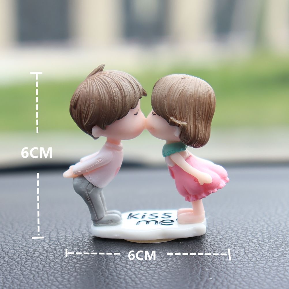Car Couple Cute Ornaments Resin Couple Doll — view 3